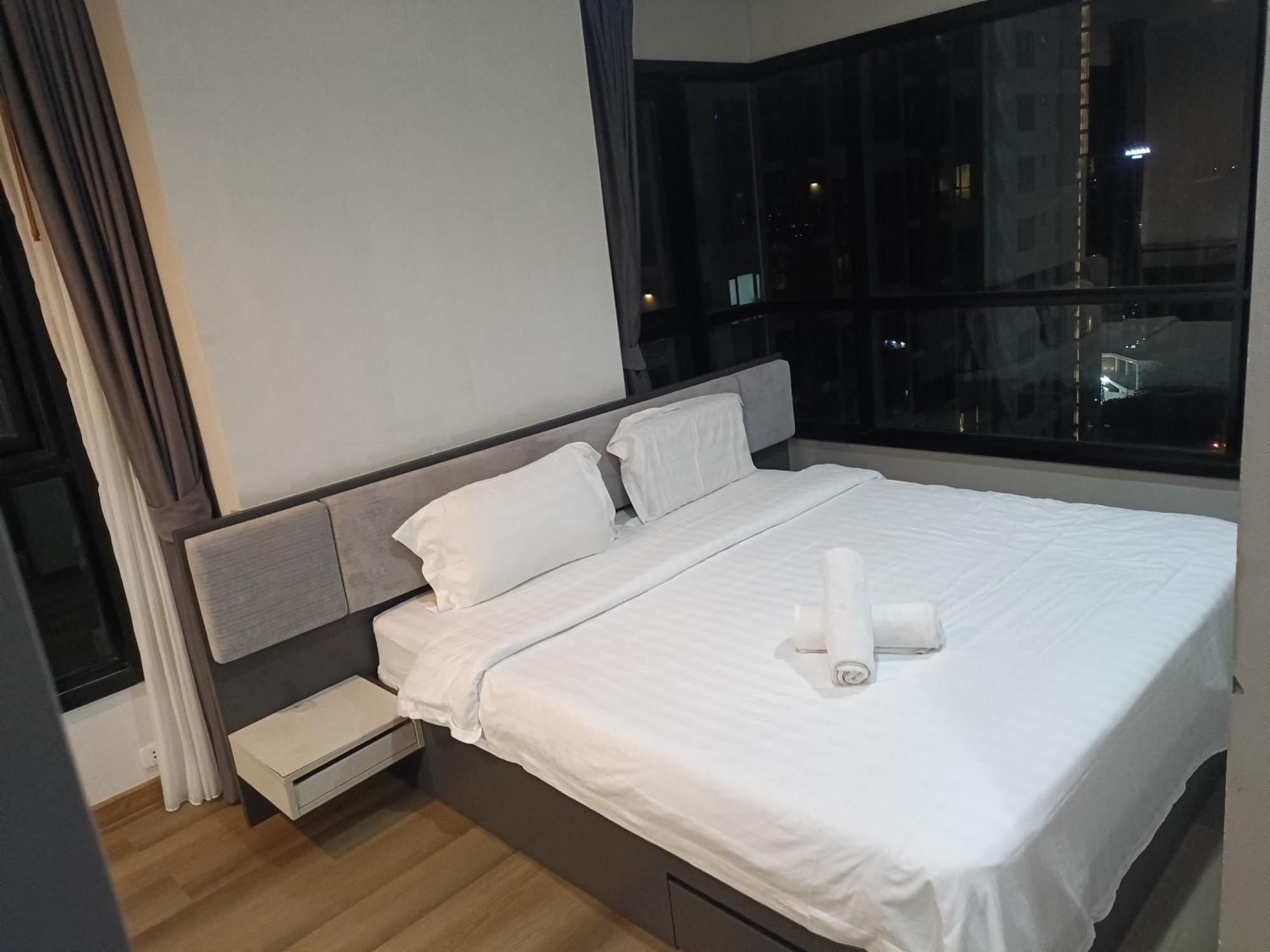 The Base Pattaya By Feng Apartment Exterior photo
