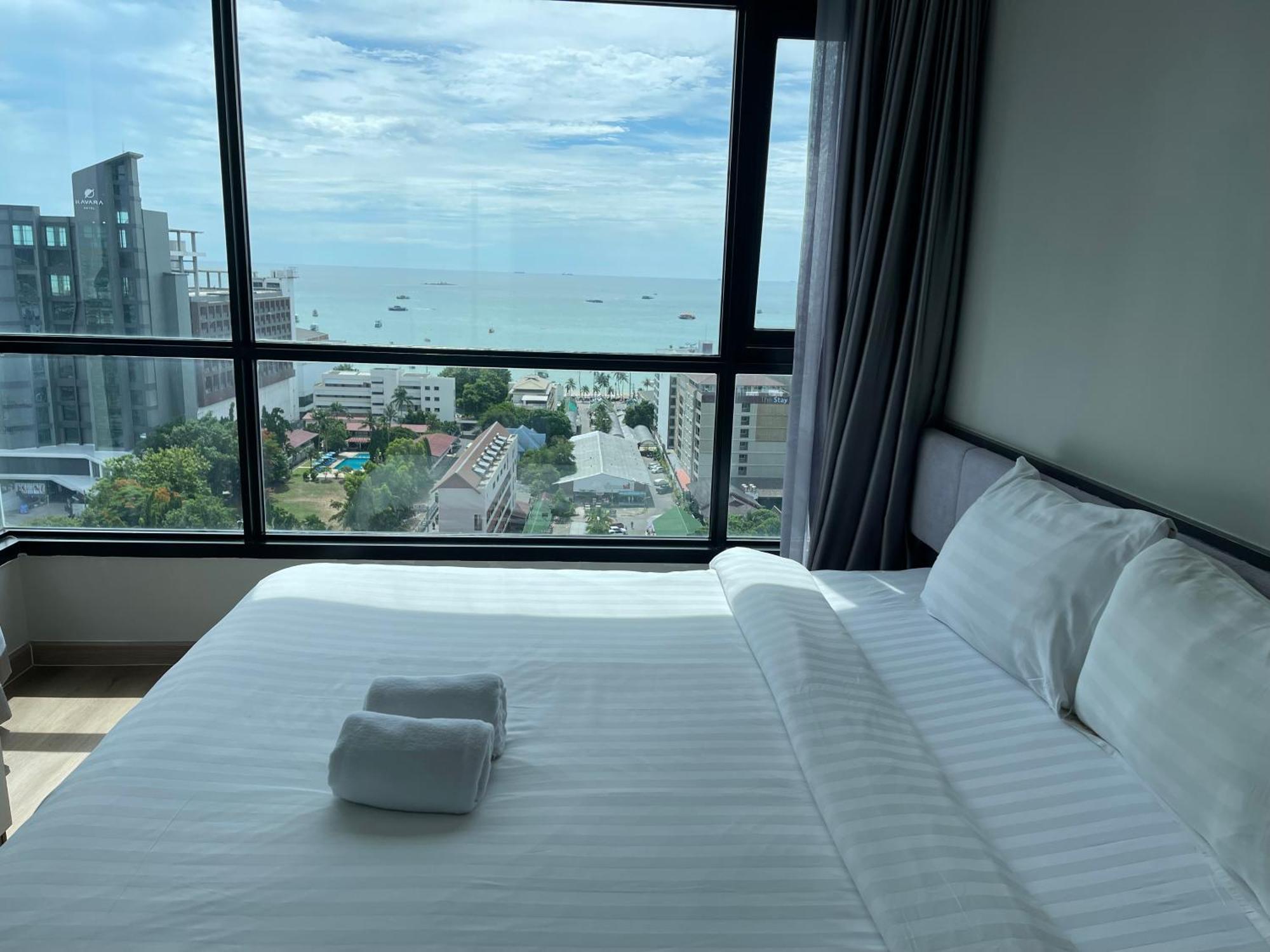 The Base Pattaya By Feng Apartment Exterior photo
